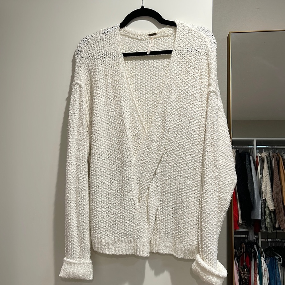 Free people white sweater size medium great condition
